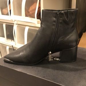 Fall never worn Kenneth Cole Roanne bootie
